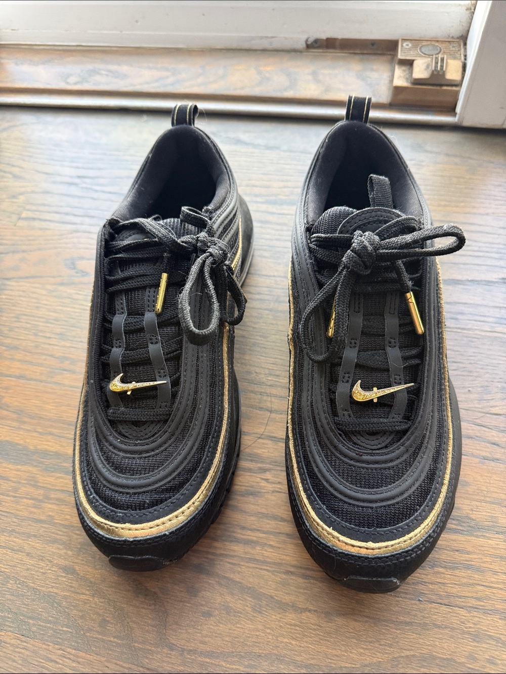 Nike Men’s Air Max 97 Sz 7.5 Black Sneakers with Gold Accents